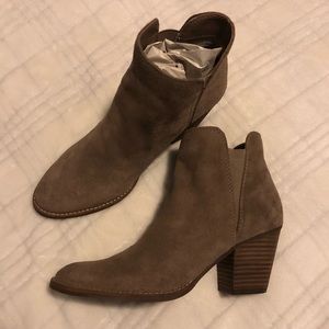 NEW Dolce Vita Taupe Suede Booties 7.5